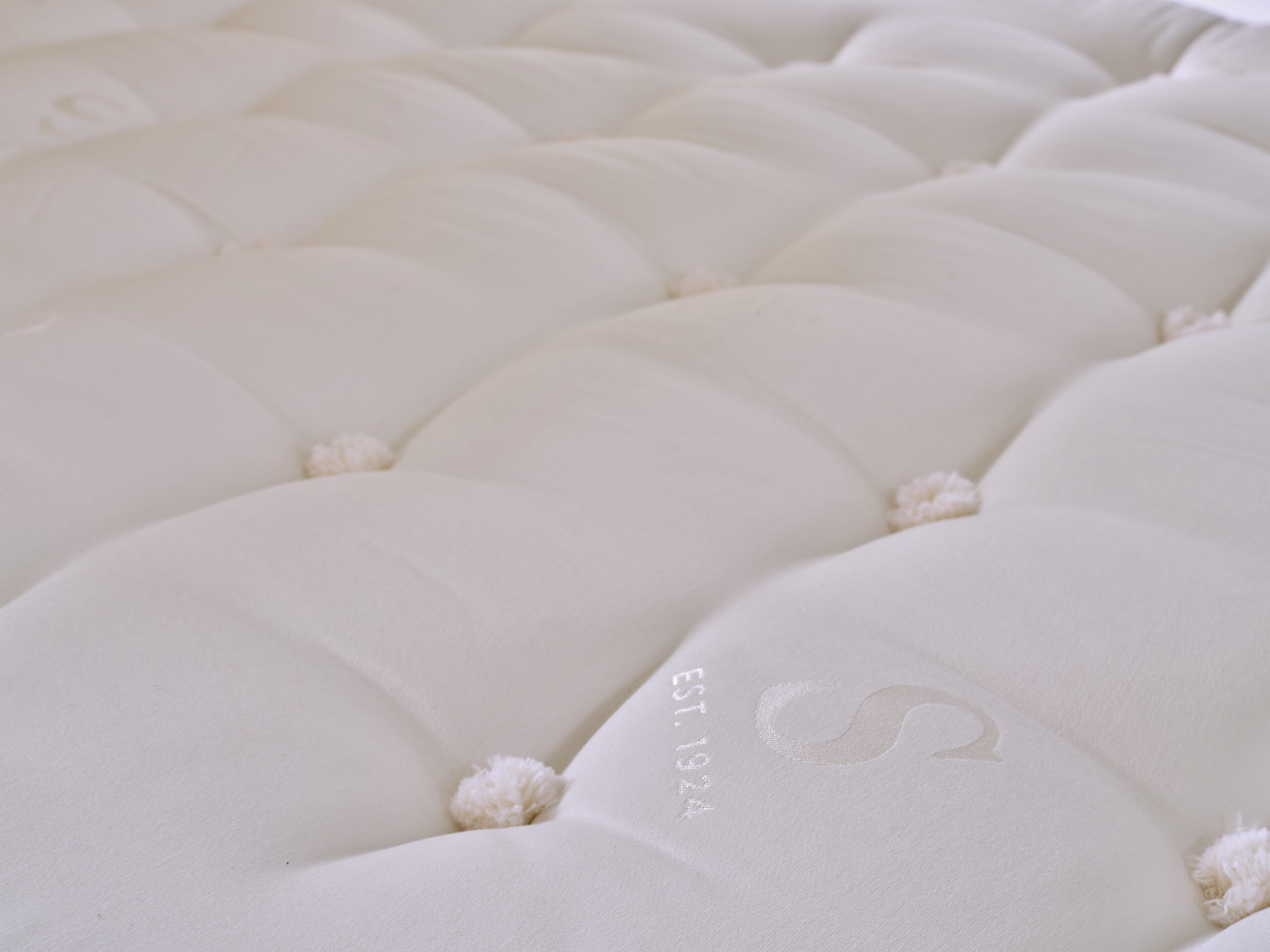 Wool Luxe 3700 Base and Mattress - Image 4