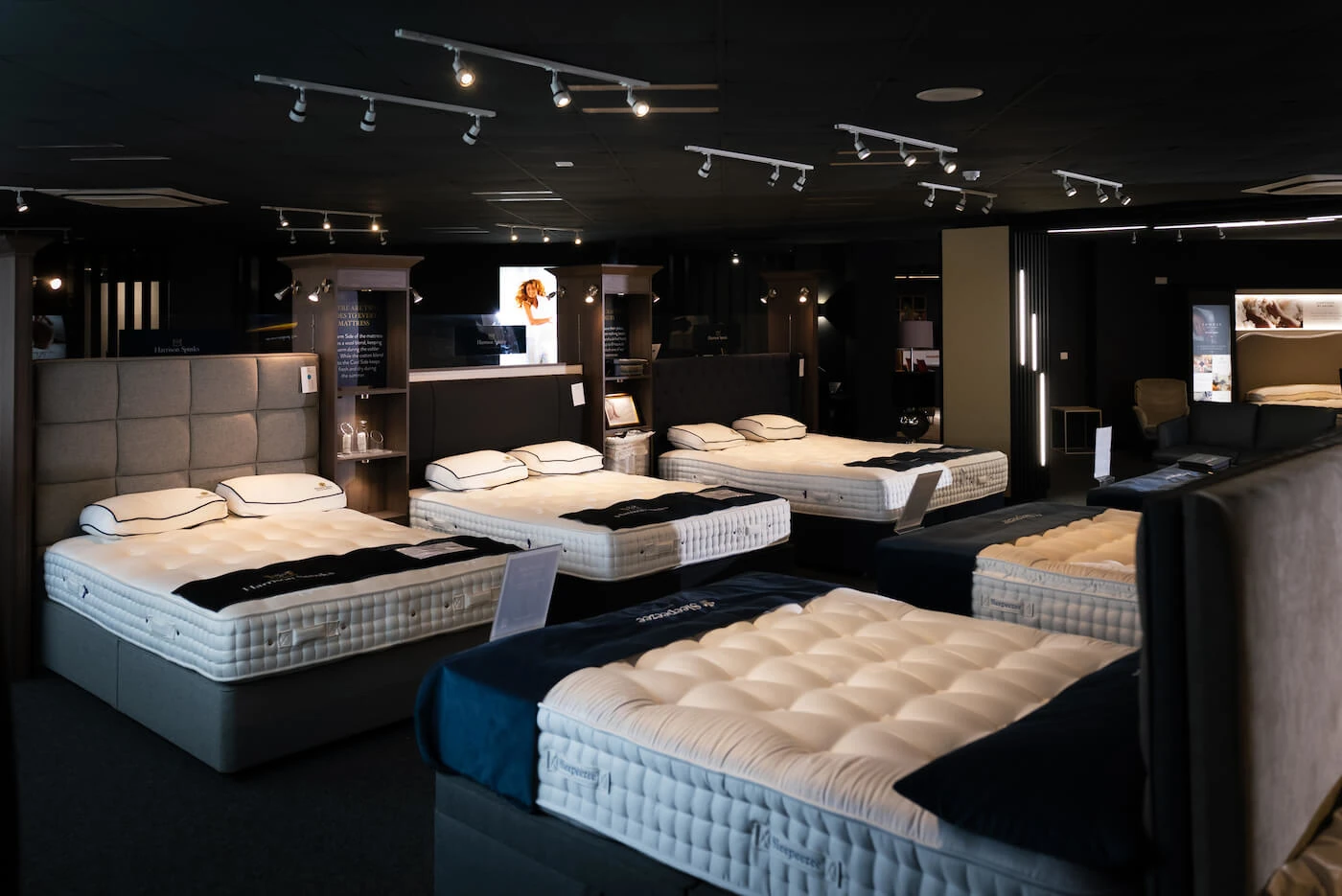 algram by night showroom image